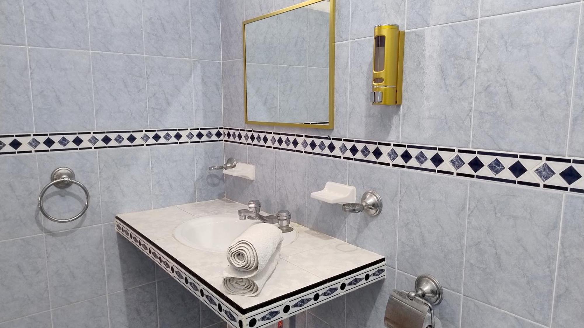 Spanglish Hostel Valladolid  Esterno foto